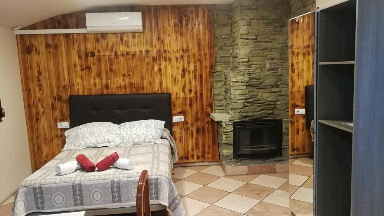 Hostal Escarla Aren Buitenkant foto