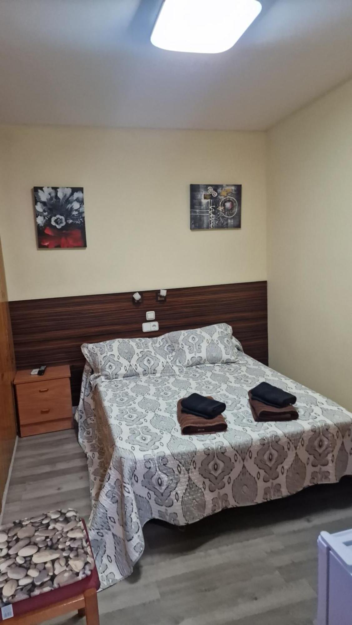 Hostal Escarla Aren Buitenkant foto